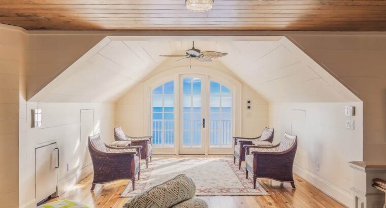 Maison de luxe en bord de mer à vendre, 4 chambres, vue sur l’océan, piscine privée et parking