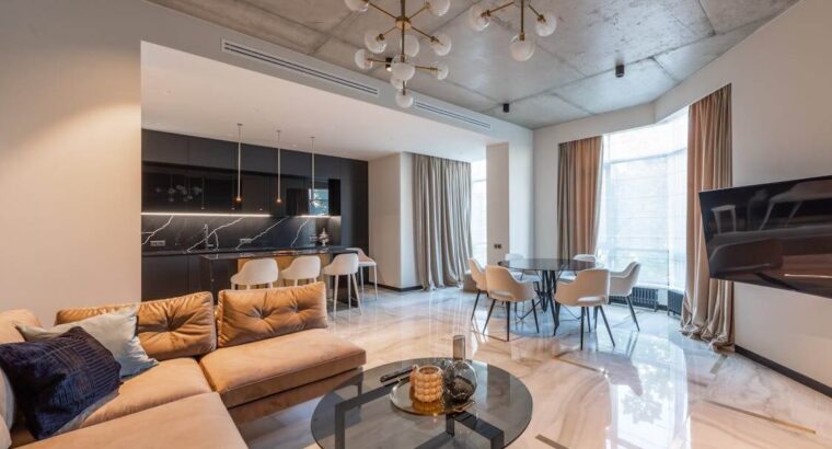 Maison de luxe en bord de mer à vendre, 4 chambres, vue sur l’océan, piscine privée et parking